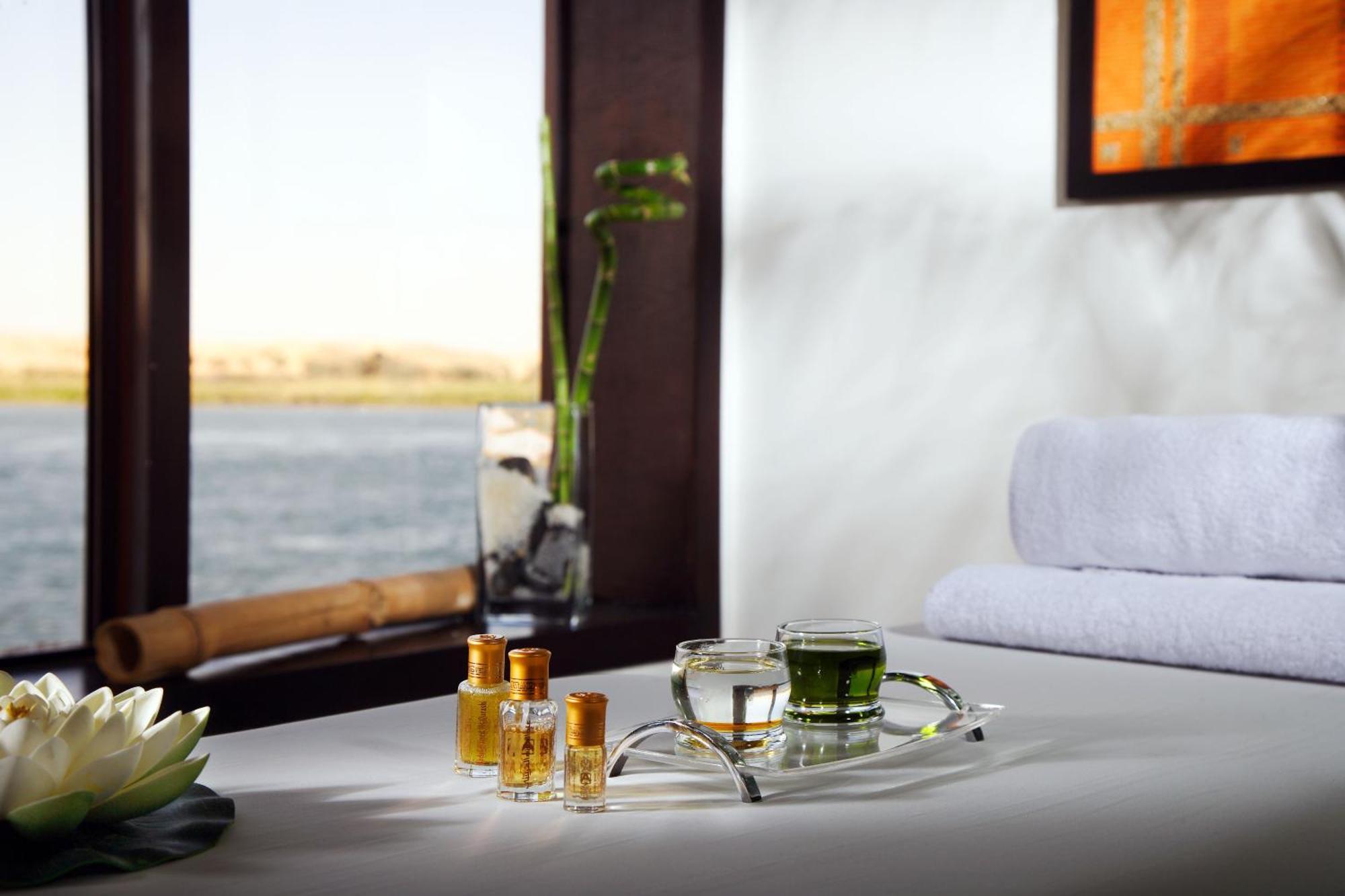 Moevenpick Royal Lotus Nile Cruise, Every Monday Four Nights From Luxor, Every Friday Three Nights From Aswan - Including Excursions & Sightseeing Kültér fotó